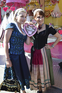 Damen-Wiesn 2015 von Unternehmerin Regine Sixt auf dem Oktoberfest in München