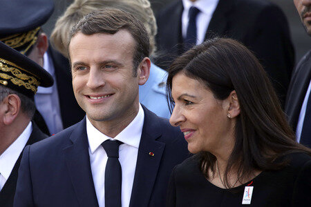 Präsident Macron beim Empfang am Rathaus in Paris