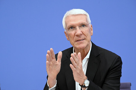 Bundespressekonferenz 'Seniorinnen und Senioren in der digitalen Welt' in Berlin