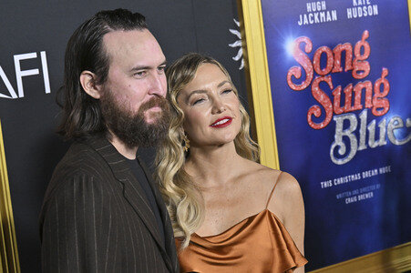 Closing Ceremony und Filmpremiere 'Song Sung Blue', AFI Fest 2025 in Los Angeles