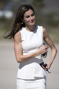 Königin Letizia und König Felipe beim Abflug am Flughafen Madrid-Barajas