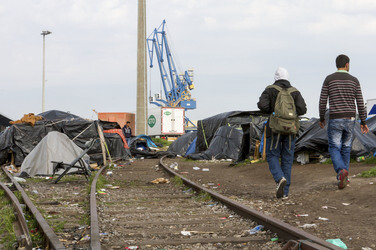 Flüchtlinge im Flüchtlingslager in Calais