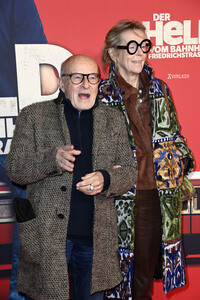 Filmpremiere 'Der Held vom Bahnhof Friedrichstraße' in Berlin