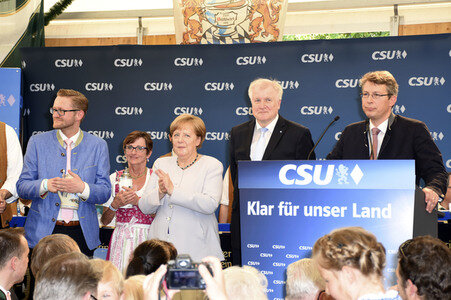 Angela Merkel besucht eine Festzeltveranstaltung der CSU in München