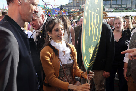 Cathy Hummels Wiesn-Bummel beim Oktoberfest 2026 in München