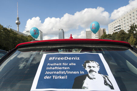 Demonstration für die Freilassung von Deniz Yücel in Berlin