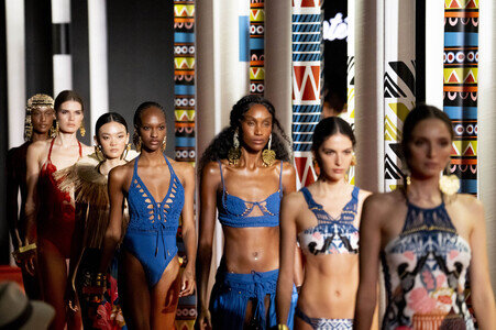 Dolores Cortés Fashion Show auf der Merceds-Benz Fashion Week M