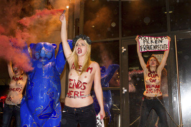 Femen Aktivistinnen stürmen das Bordell 'Artemis', Berlin