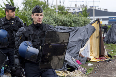 Französische Polizei räumt Flüchtlingslager bei Calais