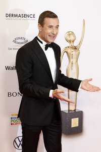 Goldene Bild der Frau 2025 in Hamburg