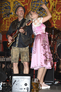 Auftritt von Angie Helfrich und der Högl Fun Band in München