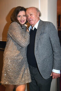 Theaterpremiere 'Wer schießt auf Frau Hummel?' in München