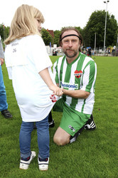 Charity-Fußballspiel 'Kicken mit Herz' in Hamburg