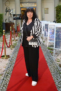 Theaterpremiere 'Der eingebildet Kranke' und 90. Geburtstag von Dieter Hallervorden in Berlin