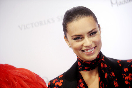 Adriana Lima enthüllt ihre Wachsfigur in New York