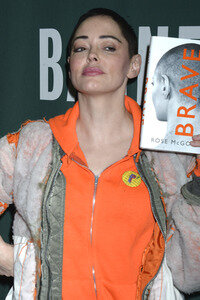Buchsignierstunde mit Rose McGowan Book in New York