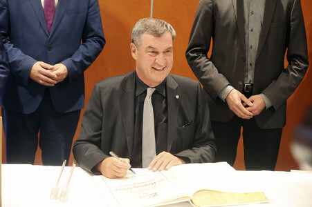Sven Schulze und Markus Söder beim Landtagswahlkampf in Sachsen-Anhalt in Wernigerode