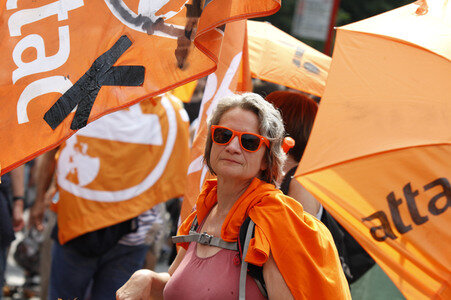 '#BlockG20 – colour the red zone!' Demonstration in Hamburg