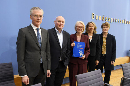 Bundespressekonferenz 'Vorstellung des Jahresgutachtens 2025/26' in Berlin