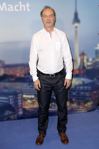 Fototermin zur TV-Serie  'Die Stadt und die Macht' in Hamburg