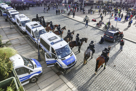 Gegendemonstration zu Pegida in Dresden
