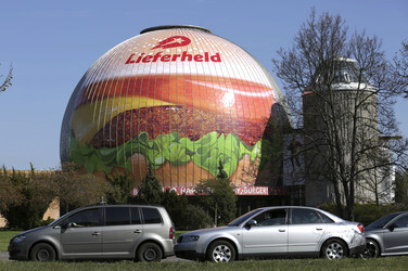 Zeiss-Großplanetarium Berlin als 30m großen Burger
