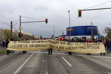 Gegen-Demo zur Neonazi-Demo gegen Flüchtlinge, Berlin