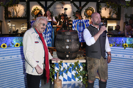 Wiesn Anstich 2026 im Hofbräu Berlin