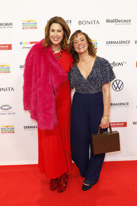 Goldene Bild der Frau 2025 in Hamburg