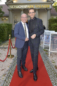 Theaterpremiere 'Der eingebildet Kranke' und 90. Geburtstag von Dieter Hallervorden in Berlin