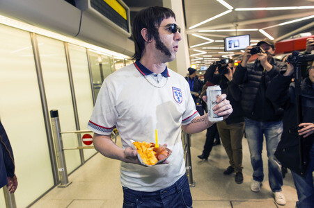 Sacha Baron Cohen bei seiner Ankunft in Berlin-Tegel