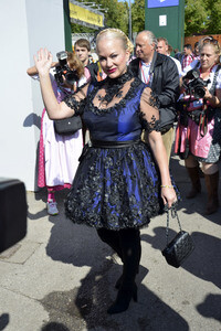 Damen-Wiesn 2015 von Unternehmerin Regine Sixt auf dem Oktoberfest in München