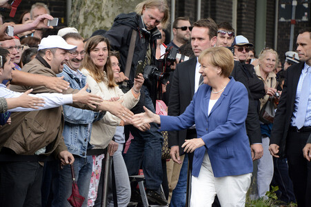 Angela Merkel besucht den Problemstadtteil Marxloh in Duisburg