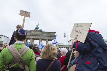 'Deutschland steht auf: Nie wieder Judenhass!' Demonstration, Berlin