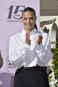 Photocall zum 15-jährigen Jubiläum des Designer Outlet Berlin in Wustermark