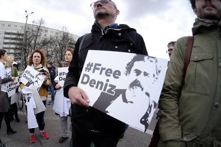 Demonstration für die Freilassung von Deniz Yücel in Berlin