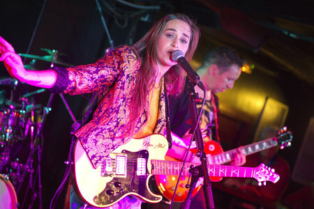 Konzert von Nina Attal in Berlin