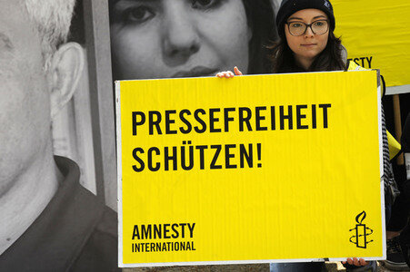 Demonstration für die Freilassung der in der Türkei inhaftierten Journalisten in Berlin