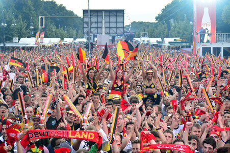 Fans beim UEFA-Fußball-Europameisterschaft 2016 Spiel Deutschland gegen Polen in Berlin
