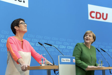 Pressekonferenz mit Angela Merkel und Annegret Kramp-Karrenbauer in Berlin