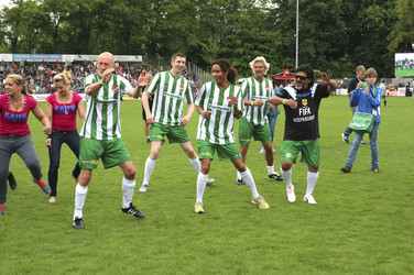 Charity-Fußballspiel 'Kicken mit Herz' in Hamburg