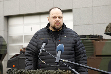 Julia Klöckner beim Besuch der Artillerieschule der Bundeswehr in Idar-Oberstein