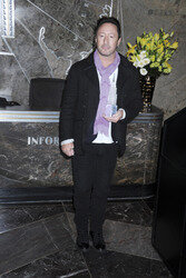 Jullian Lennon und die Lupus Foundation schalten lila Licht am Empire State Building an, New York