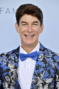 Rape Treatment Center and Stuart House Brunch mit dem Cast von 'The Pitt' in Los Angeles