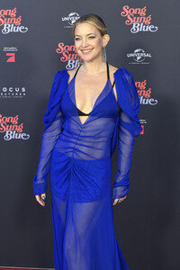 Filmpremiere 'Song Sung Blue' in Berlin