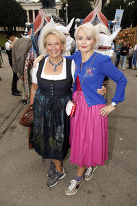 Regines Damenwiesn beim Oktoberfest 2025 in München