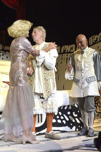 Theaterpremiere 'Der eingebildet Kranke' und 90. Geburtstag von Dieter Hallervorden in Berlin