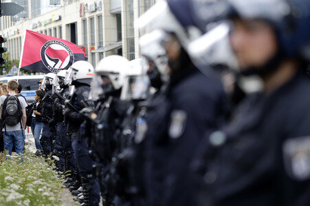 Protest gegen Nazi-Aufmarsch in Berlin
