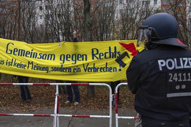 Gegen-Demo zur Neonazi-Demo gegen Flüchtlinge, Berlin