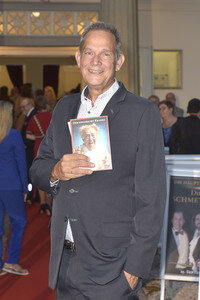 Theaterpremiere 'Der eingebildet Kranke' und 90. Geburtstag von Dieter Hallervorden in Berlin